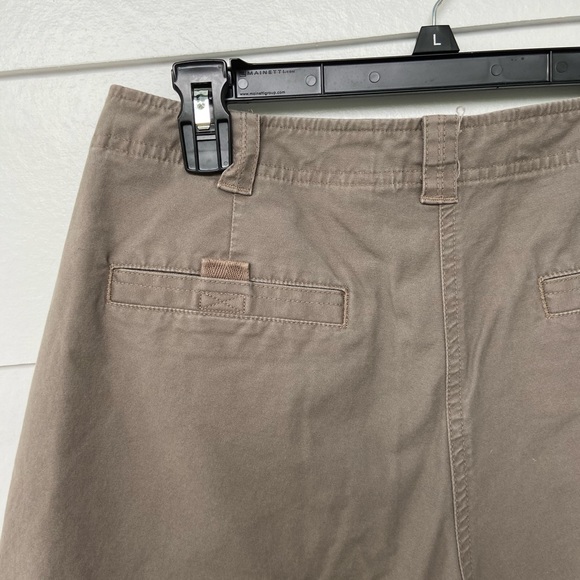 LL Bean Brown Hiking Cargo Shorts Size 8 EUC - Picture 5 of 6